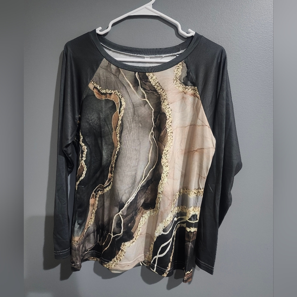 Elegant Black and Gold Women's Top Size Medium Nwot